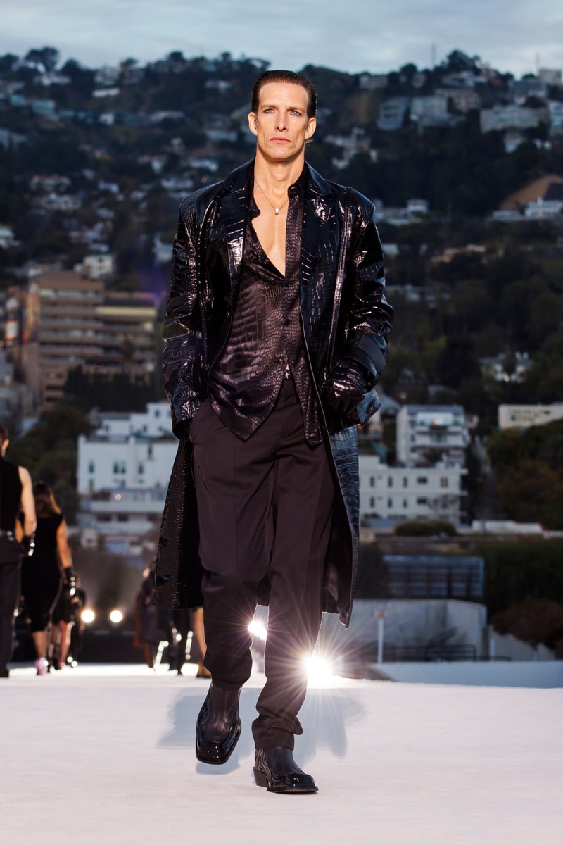 Versace Fall Winter 2023 Mens Collection Runway 015