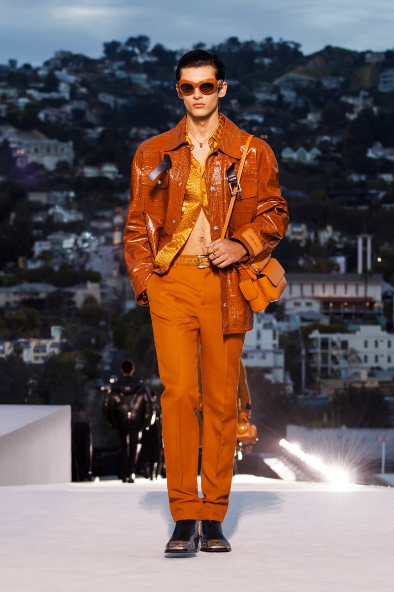 Versace Fall Winter 2023 Mens Collection Runway 018