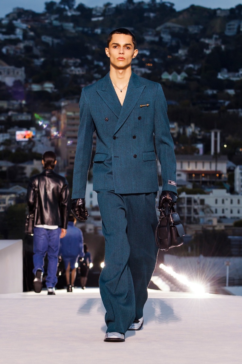 Versace Fall Winter 2023 Mens Collection Runway 021