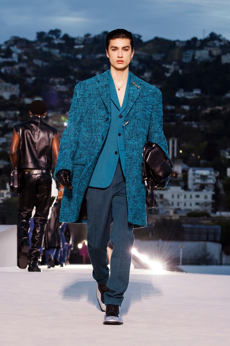 Versace Fall Winter 2023 Mens Collection Runway 022