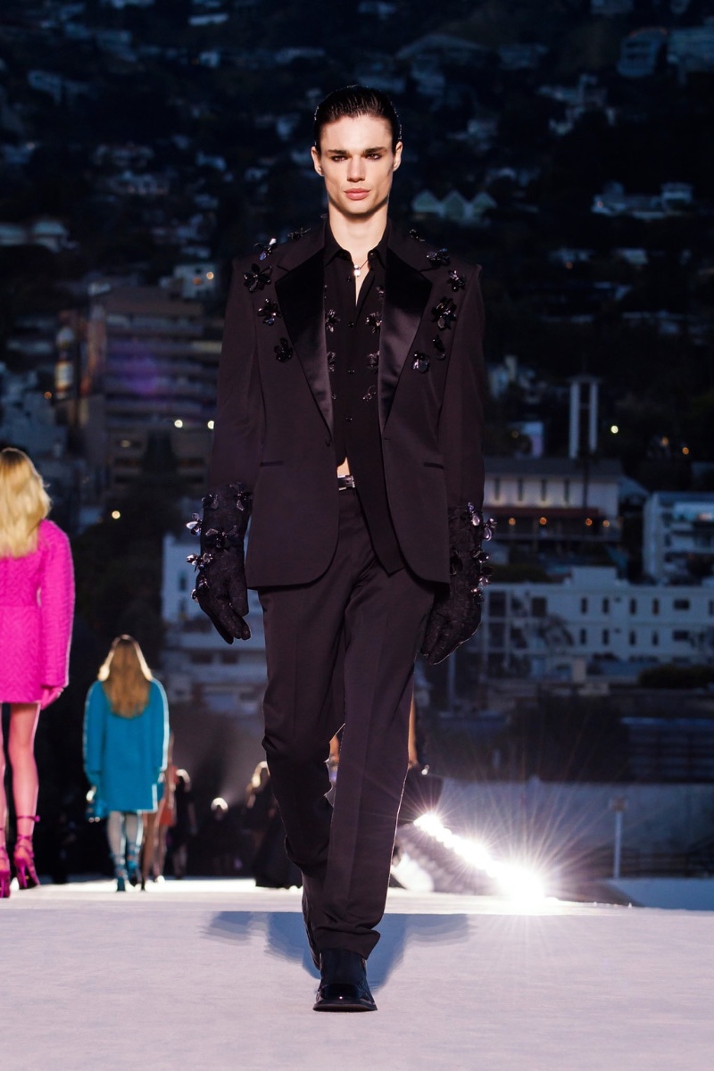 Versace Fall Winter 2023 Mens Collection Runway 027