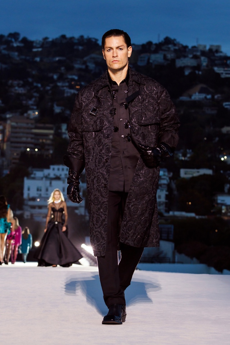 Versace Fall Winter 2023 Mens Collection Runway 028