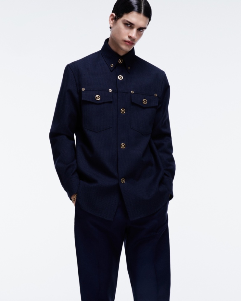 Versace Medusa Virgin Wool Overshirt Men Andreas Athanasopoulos » Versace's Bold Reinvention of Classics: The Must-Have Essentials Versace Medusa Virgin Wool Overshirt Men Andreas Athanasopoulos