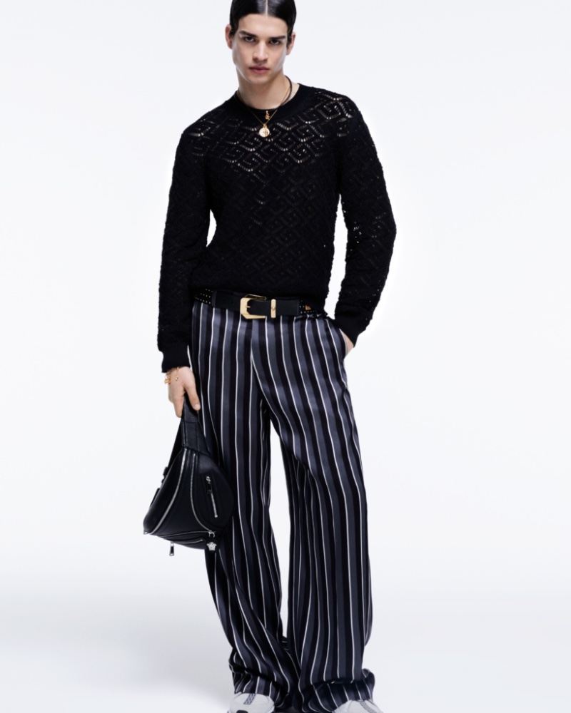 » Versace's Bold Reinvention of Classics: The Must-Have Essentials Versace Spring Summer 2023 Men 001