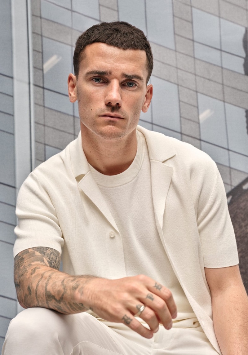French footballer Antoine Griezmann wears a short-sleeved knitted shirt for Mango's spring-summer 2023 campaign.