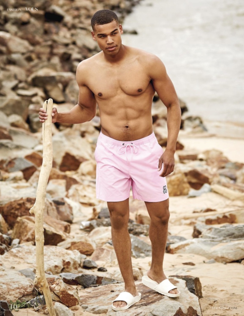 » Style & Sand: Damian Baugh Hits the Beach for Vous Man Damian Baugh 2023 Vous 005