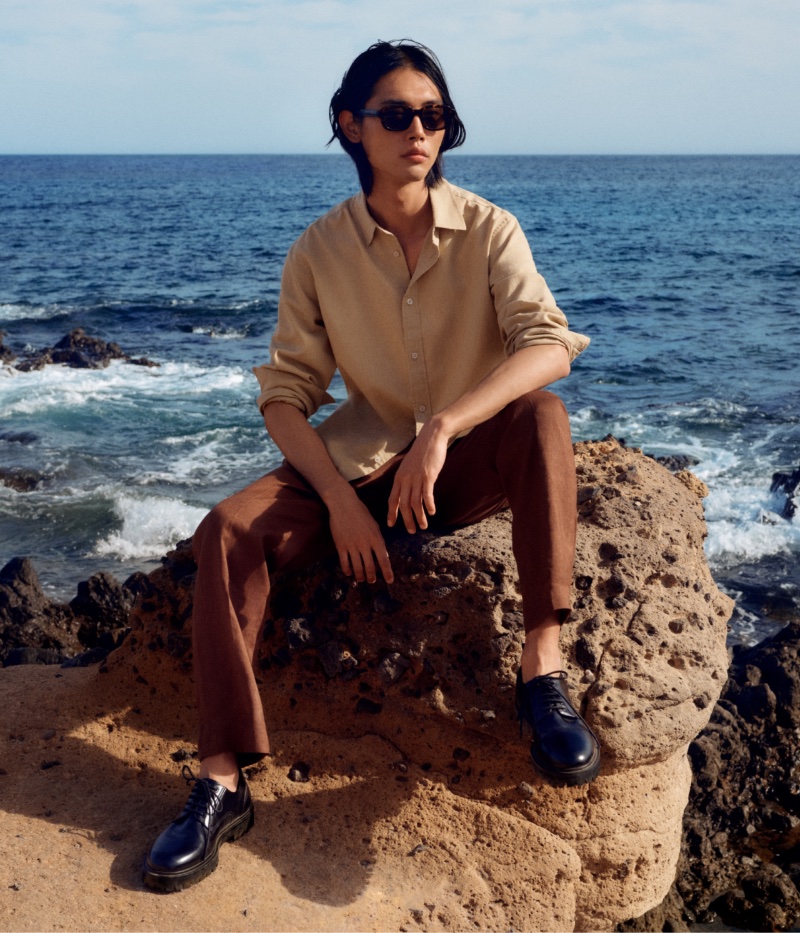A chic vision, Taemin Park dons linen menswear from H&M. » Breezy Elegance: H&M's Linen Collection A chic vision, Taemin Park dons linen menswear from H&M.