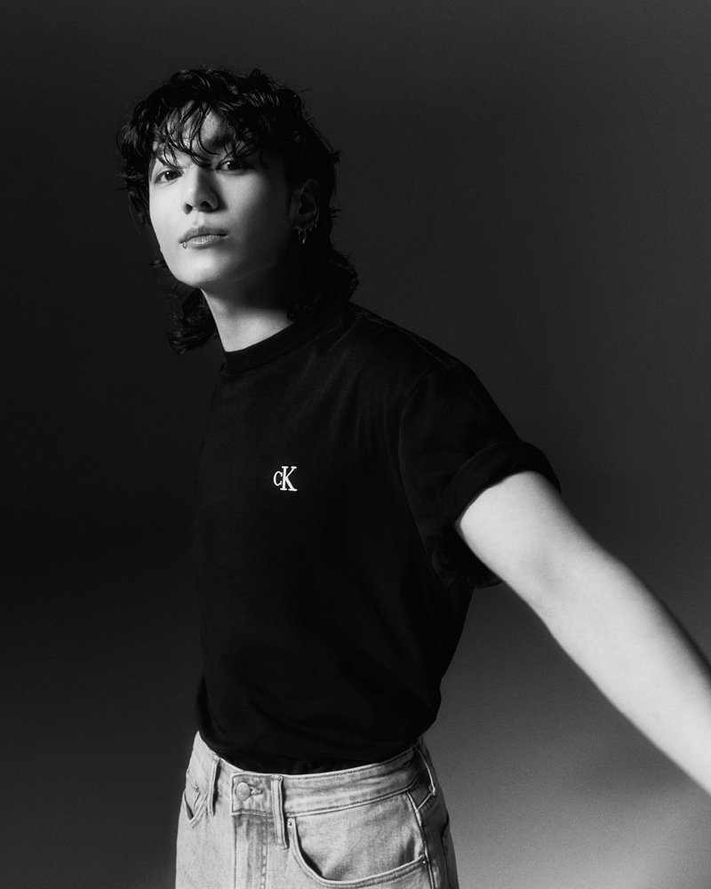 Jung Kook takes the spotlight for Calvin Klein's spring-summer 2023 campaign. » Jung Kook Rocks Tees & Jeans for Calvin Klein Ad Jung Kook takes the spotlight for Calvin Klein's spring-summer 2023 campaign.
