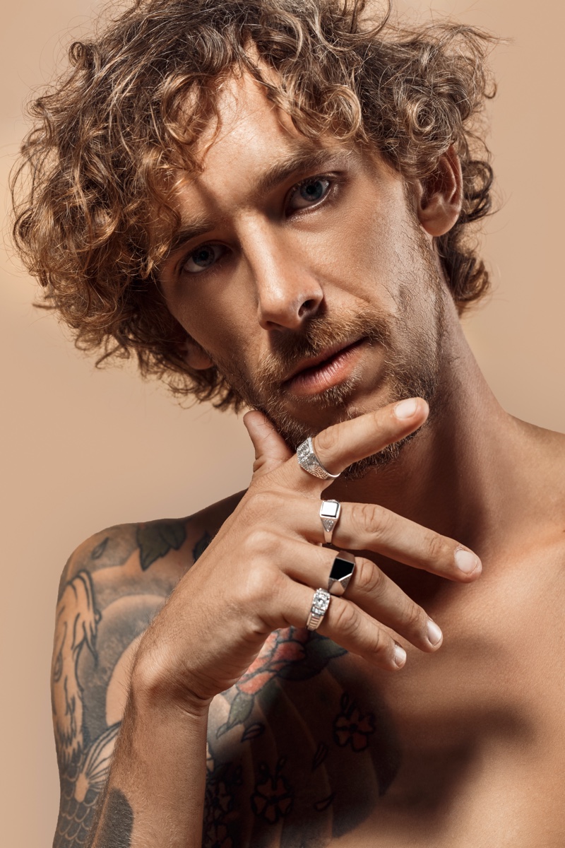 Man Several Rings » Wearing Multiple Rings: The Latest Fashion Trend Man Several Rings