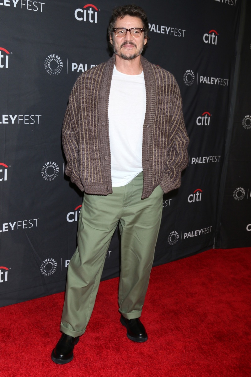 Pedro Pascal 2023 PaleyFest » Pedro Pascal Charms in Isa Boulder Cardigan Pedro Pascal 2023 PaleyFest