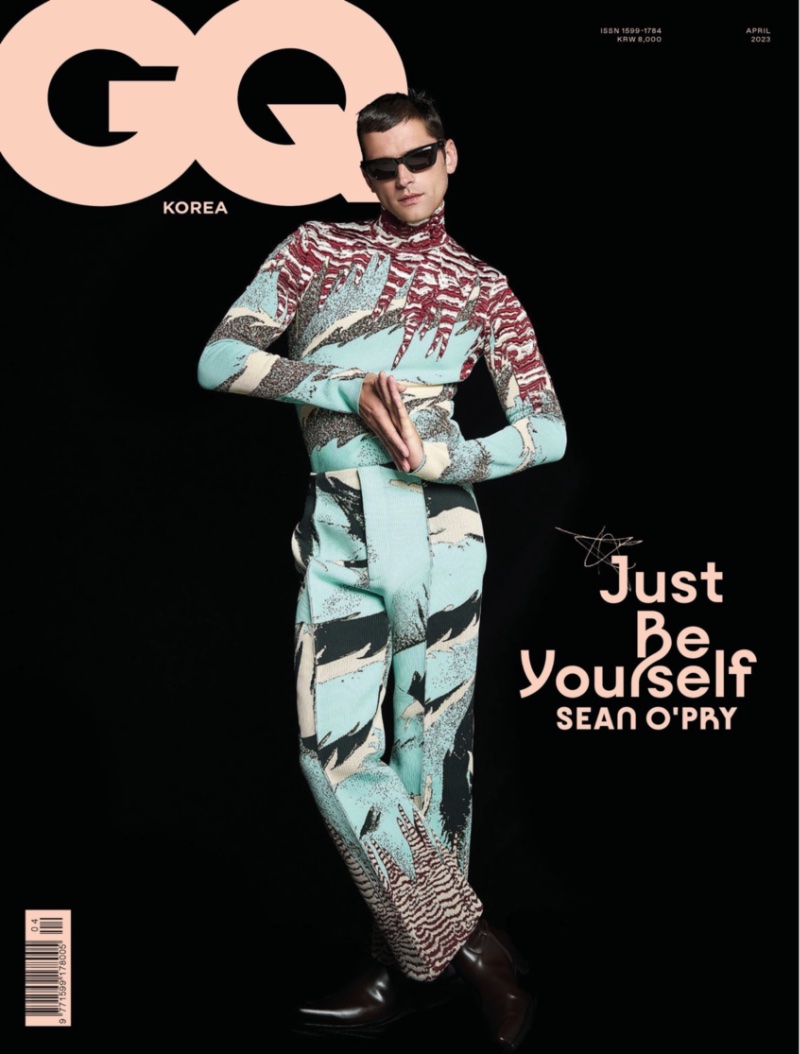 Embracing printed fashions, Sean O'Pry wears Bottega Veneta for GQ Korea's April 2023 cover. 