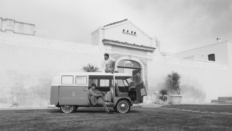 Edu and Jorge Roman star in a story for Brunello Cucinelli's Knit runners. » Brunello Cucinelli Proposes Style & Comfort with its Knit Runners Edu and Jorge Roman star in a story for Brunello Cucinelli's Knit runners.