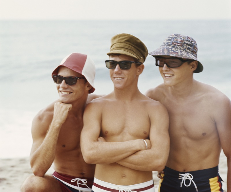 Bucket hats were a casual essential of the nineties for men's hats.