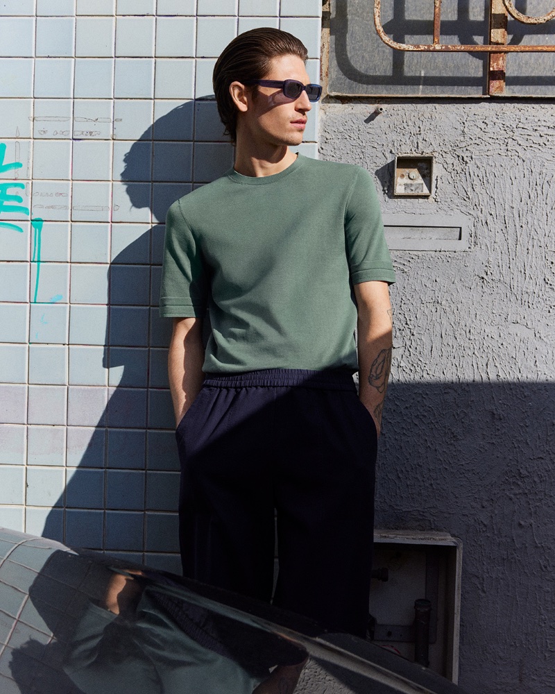 Justin Eric Martin wears a cuffed t-shirt with elasticated trousers. » COS Takes to Marseille with Chic Linen Style Justin Eric Martin wears a cuffed t-shirt with elasticated trousers.