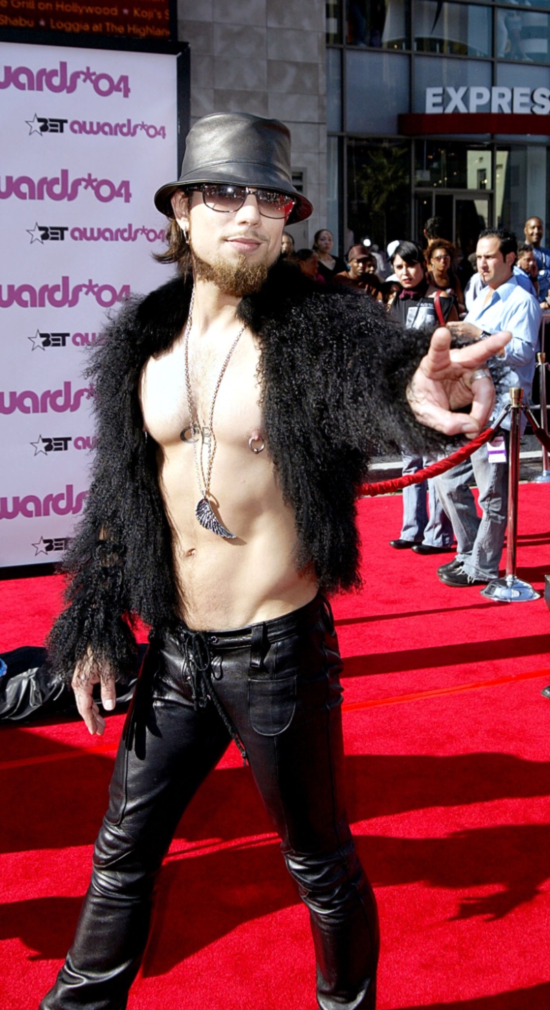 Dave Navarro BET Awards 2004 Leather Bucket Hat Shirtless Leather Pants Y2K Fashion