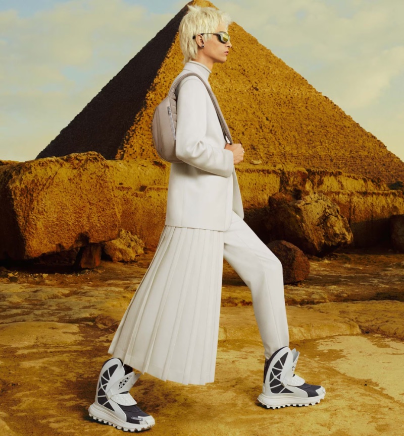 » Dior Men Goes Futuristic for Fall '23 Campaign Dior Men Fall 2023 Campaign 001