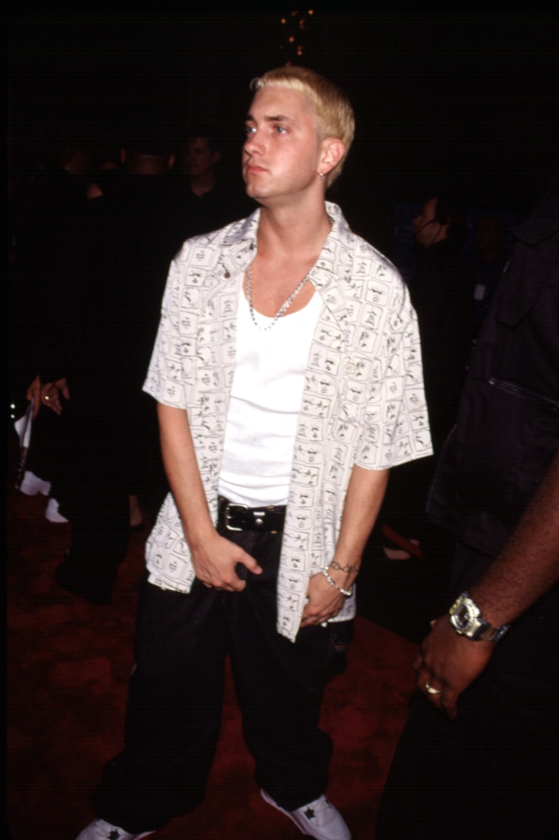 Eminem Bleach Hair Grabbing Crotch MTV Music Awards 1999 » Y2K Fashion for Men: A Nostalgic Comeback Eminem Bleach Hair Grabbing Crotch MTV Music Awards 1999