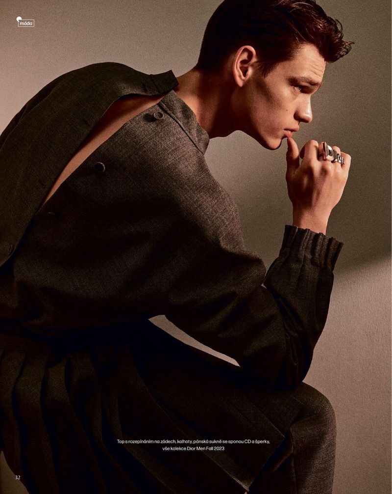 » Filip Hrivnak Sports Dior Men Fall Style for Esprit Filip Hrivnak Esprit Dior Men 2023 Editorial 008