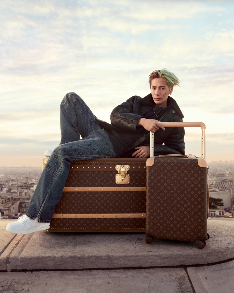 Jackson Wang fronts the new Louis Vuitton Horizon collection campaign. » Jackson Wang Explores Paris in Louis Vuitton Campaign Jackson Wang fronts the new Louis Vuitton Horizon collection campaign.
