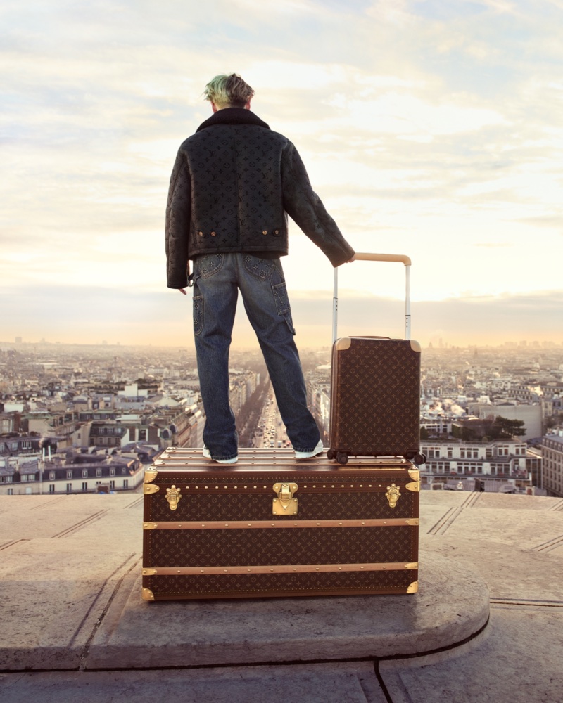 Overlooking Paris, Jackson Wang poses on a Louis Vuitton trunk for the brand's "Horizons Never End" campaign. » Jackson Wang Explores Paris in Louis Vuitton Campaign Overlooking Paris, Jackson Wang poses on a Louis Vuitton trunk for the brand's "Horizons Never End" campaign.