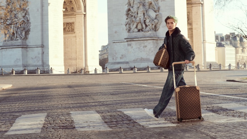 Wearing a monogram Louis Vuitton look, Jackson Wang takes to the streets of Paris for the fashion house's "Horizons Never End" campaign. » Jackson Wang Explores Paris in Louis Vuitton Campaign Wearing a monogram Louis Vuitton look, Jackson Wang takes to the streets of Paris for the fashion house's "Horizons Never End" campaign.