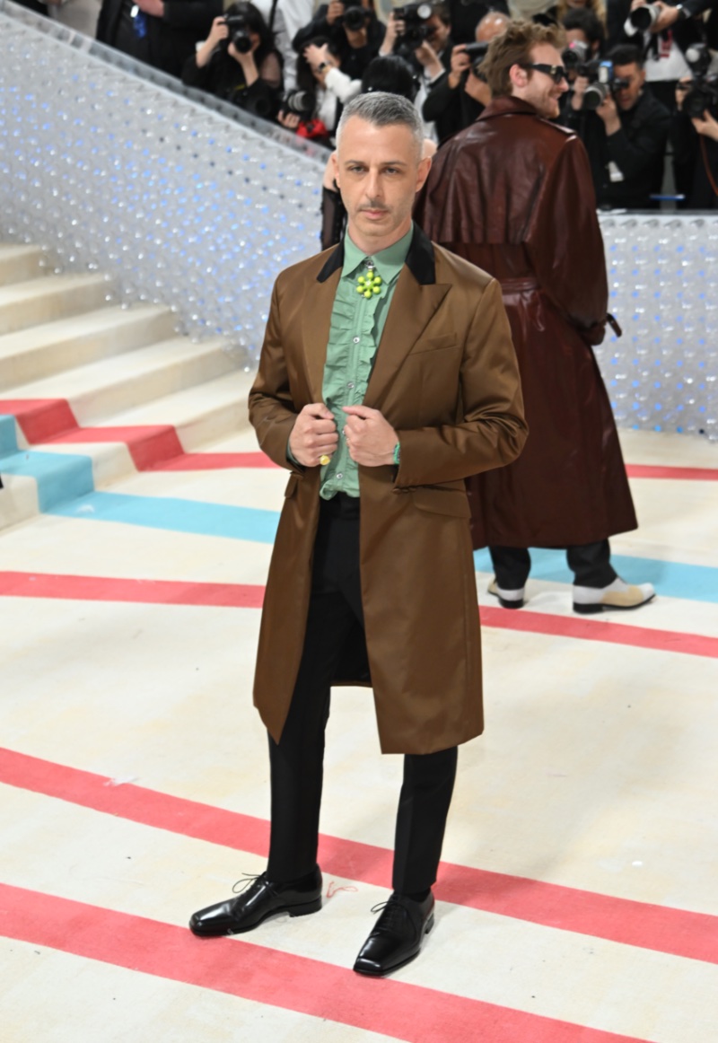Jeremy Strong wears Prada for the 2023 Met Gala. » Men of the 2023 Met Gala: A Tribute to Karl Lagerfeld Jeremy Strong wears Prada for the 2023 Met Gala.