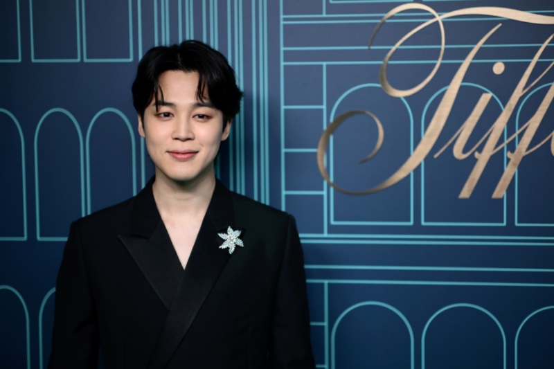 Jimin wears a Tiffany & Co. diamond brooch. » Jimin, Jacob Elordi + More Celebrate with Tiffany & Co. Jimin wears a Tiffany & Co. diamond brooch.