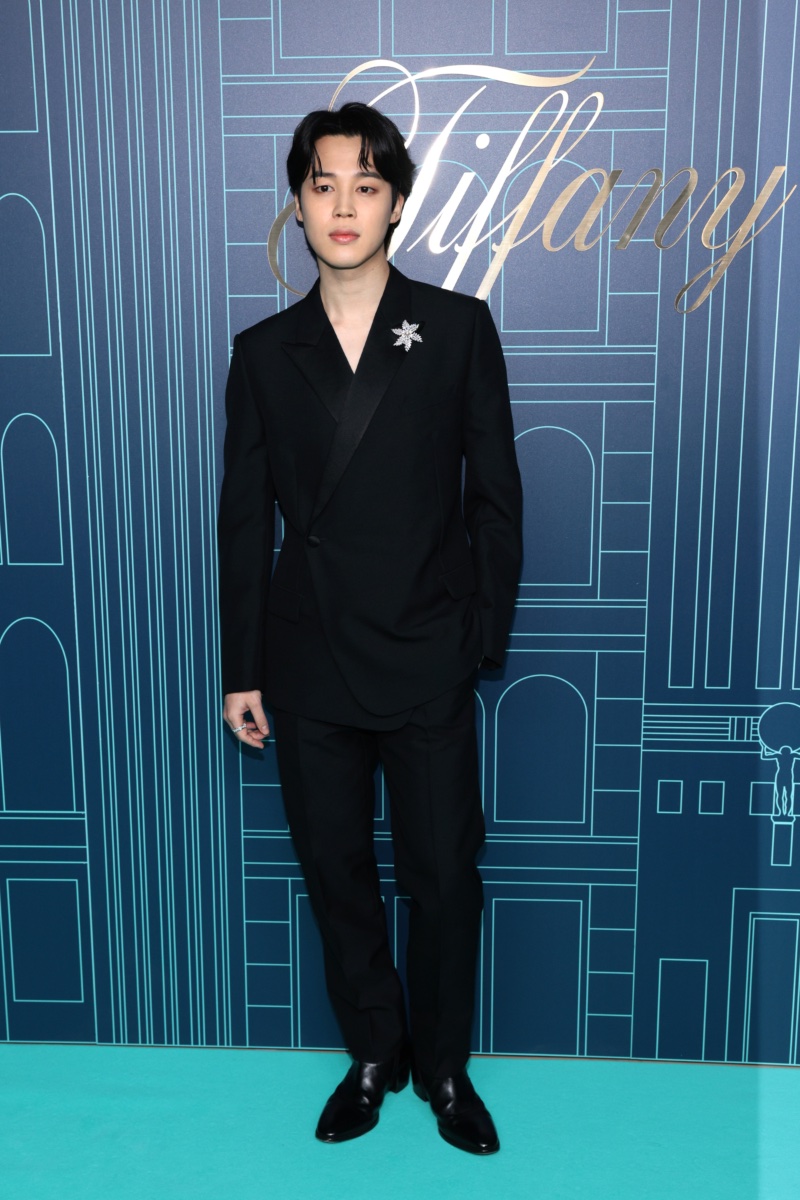 Jimin wears Dior Men at the Tiffany & Co. New York flagship reopening celebration. » Jimin, Jacob Elordi + More Celebrate with Tiffany & Co. Jimin wears Dior Men at the Tiffany & Co. New York flagship reopening celebration.