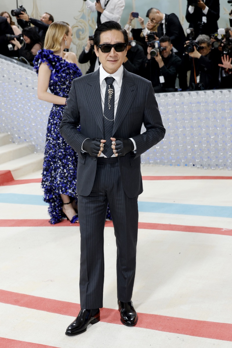 Ke Huy Quan wears Dior Men to the 2023 Met Gala.