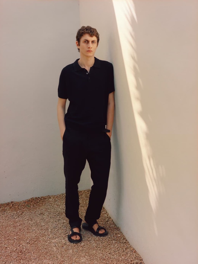 Wearing a monochrome look in black, Henry Kitcher dons Massimo Dutti. 