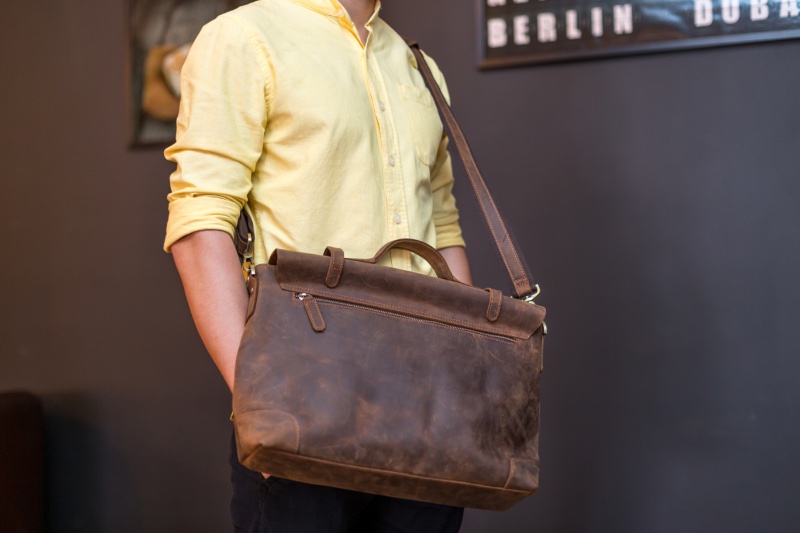 From Function to Fashion: 5 Trending Men's Bags