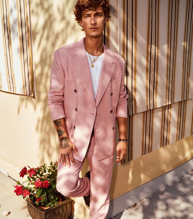 Jonathan Bellini sports a pink double-breasted suit for Strellson's spring-summer 2023 campaign