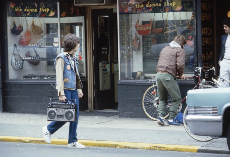 Teenager Denim Vest Jeans Sneakers Ghettoblaster 80s Fashion Men