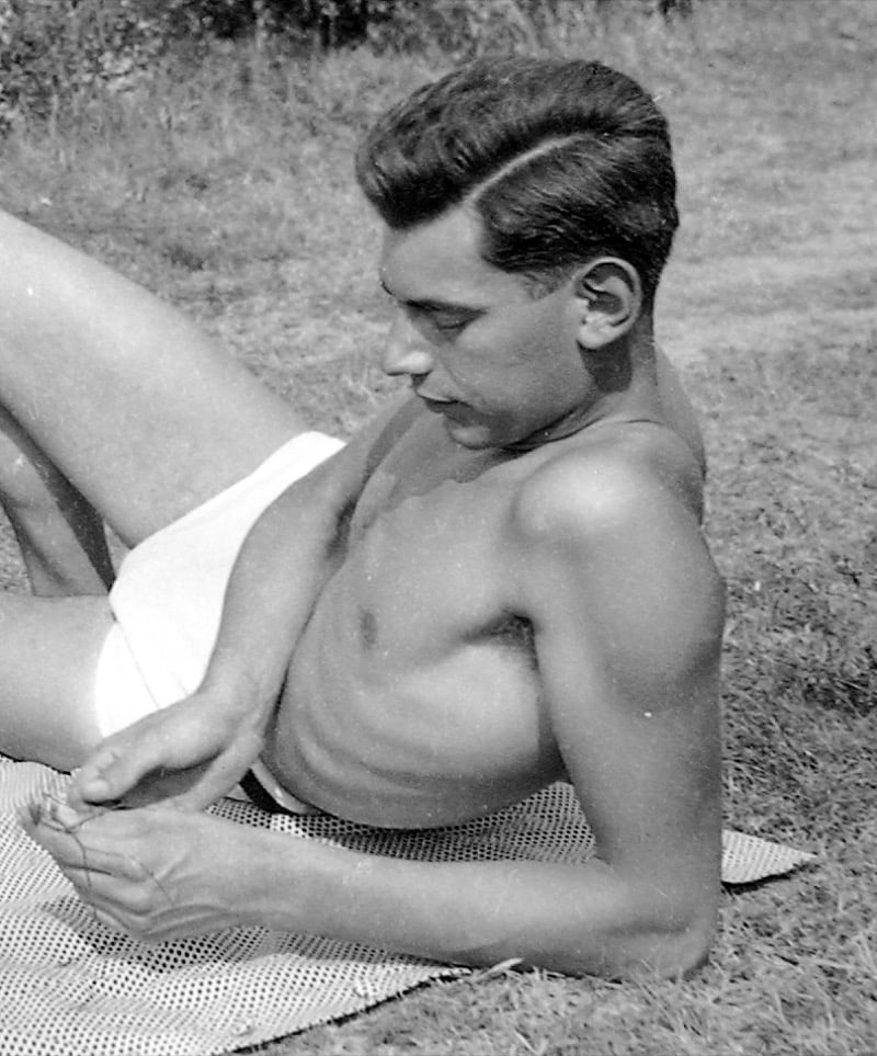 Man side part hairstyle
