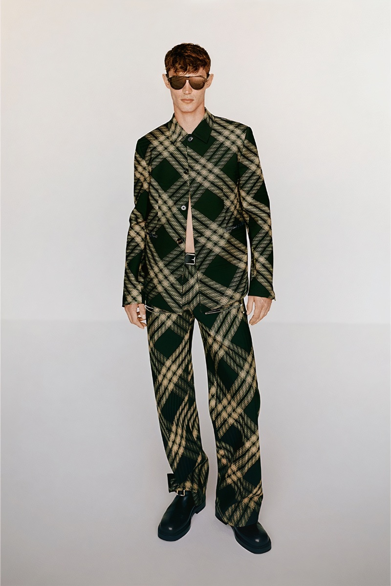 » 50+ Luxury Designer Brands for Men: Fashion Label Appeal Burberry Resort 2024 Collection Men 007