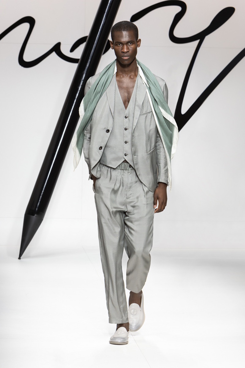 Giorgio Armani Spring 2024: Weaving a Story