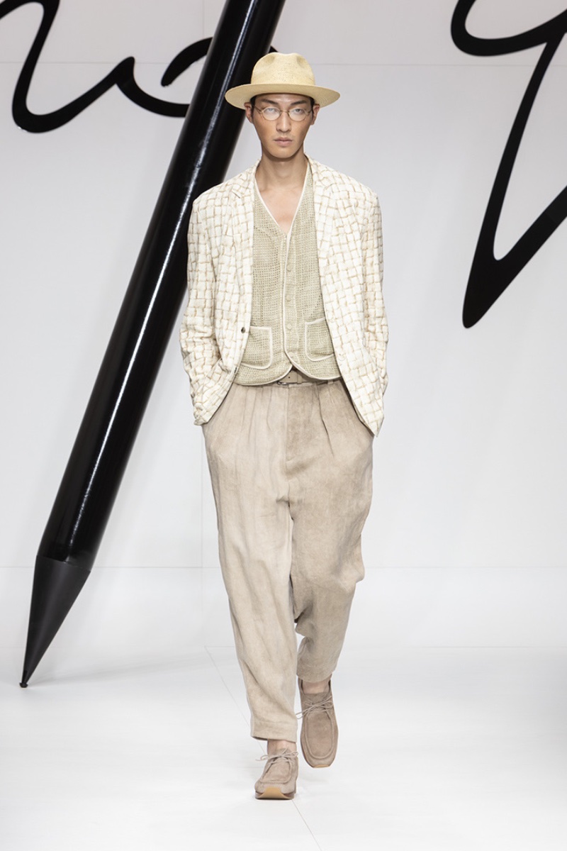 Giorgio Armani Spring 2024: Weaving a Story