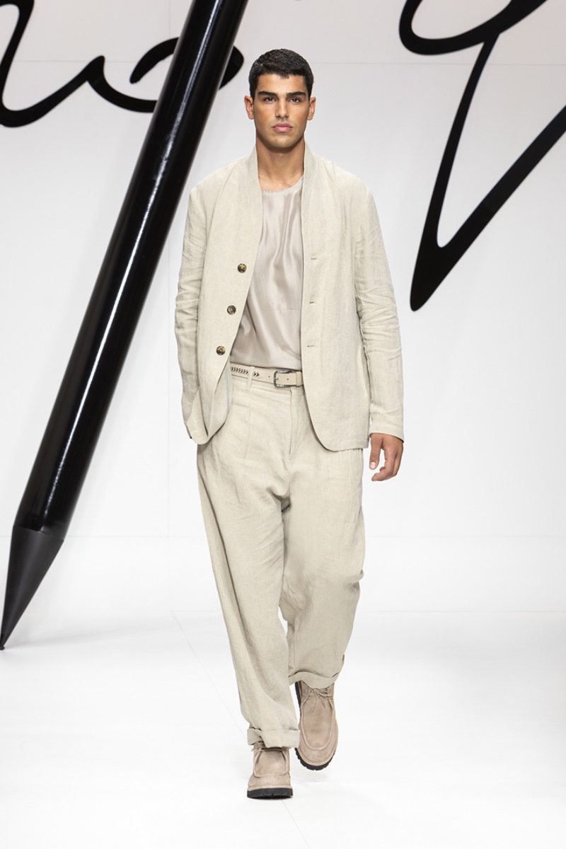 Giorgio Armani Spring 2024: Weaving a Story