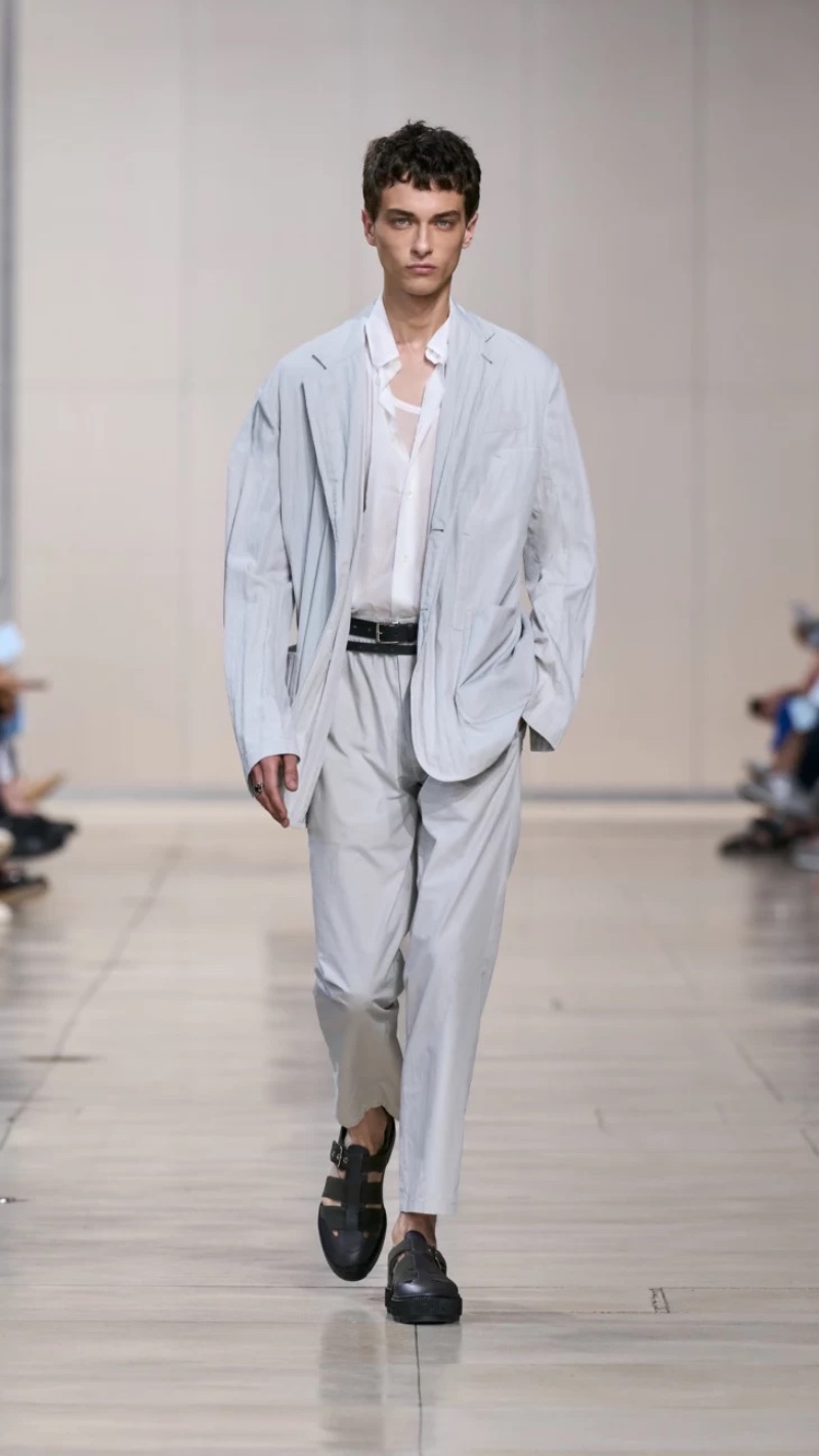 » Hermès Spring 2024: Light Summer Charms Hermes Spring Summer 2024 Collection Men 002