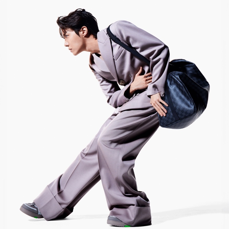 A luxurious vision in relaxed tailoring, J-Hope takes care of a Damier Graphite keepall for Louis Vuitton's new campaign. » J-Hope Fronts Louis Vuitton Keepall Campaign A luxurious vision in relaxed tailoring, J-Hope takes care of a Damier Graphite keepall for Louis Vuitton's new campaign.