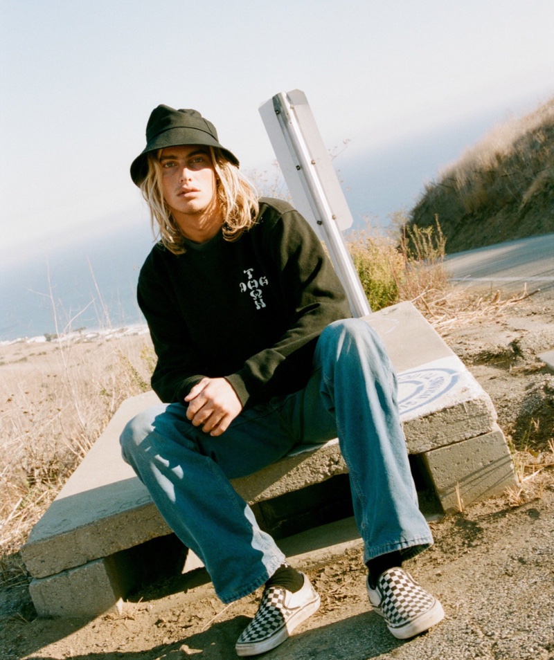 Bucket Hat Jeans Vans Slip-on Sneakers Lack of Color