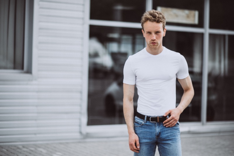 Minimalist Wardrobe Men White T-Shirt » Minimalist Wardrobe Essentials for Men: The Ultimate Guide Minimalist Wardrobe Men White T-Shirt