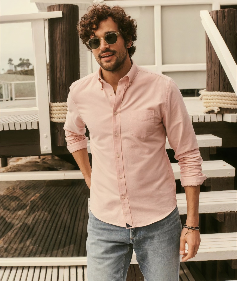 Model Paul Kelly wears UNTUCKit's cotton seersucker shirt.