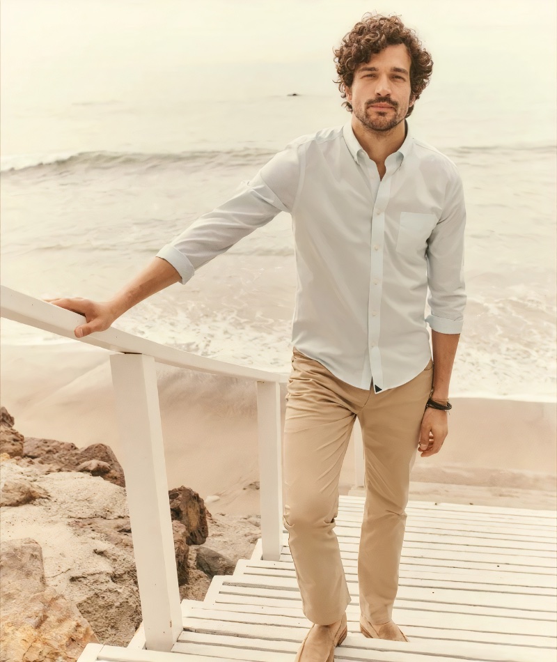 A smart vision, Paul Kelly wears UNTUCKit's wrinkle-free Cadetto shirt. » Discover UNTUCKit's Classic Summer Styles A smart vision, Paul Kelly wears UNTUCKit's wrinkle-free Cadetto shirt.