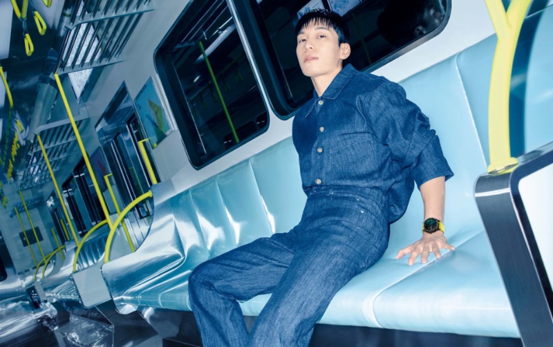 Actor Wi Ha Jun doubles down on denim as he showcases one of TAG Heuer's luxurious watches. 