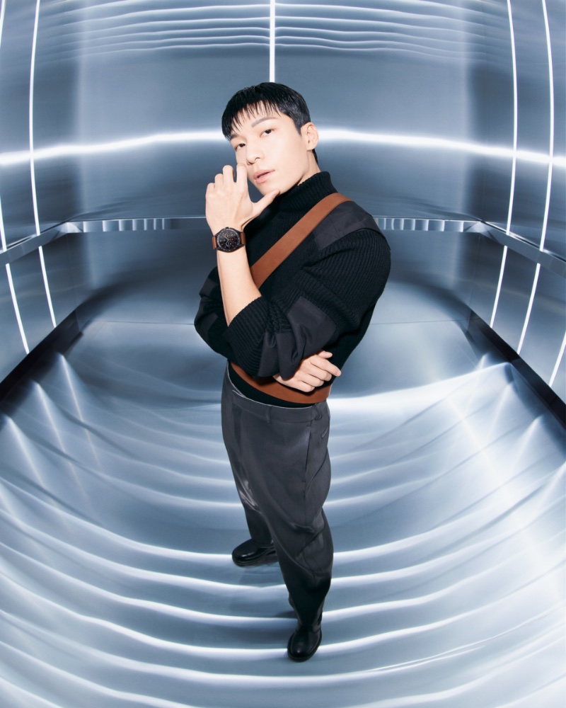 Posing in an elevator, Wi Ha Jun rocks the TAG Heuer Connected Calibre E4 watch with a brown leather strap. 