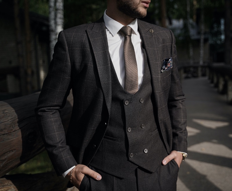 Four-in-Hand Necktie » 12 Types of Ties: Unraveling the Art of Tie Wearing Four-in-Hand Necktie