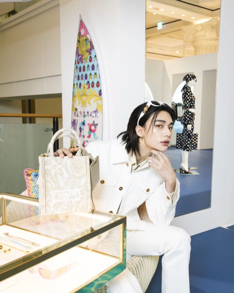 Hyunjin wears all Versace as he poses for images. » Hyunjin for Versace: Global Brand Ambassador Hyunjin wears all Versace as he poses for images.