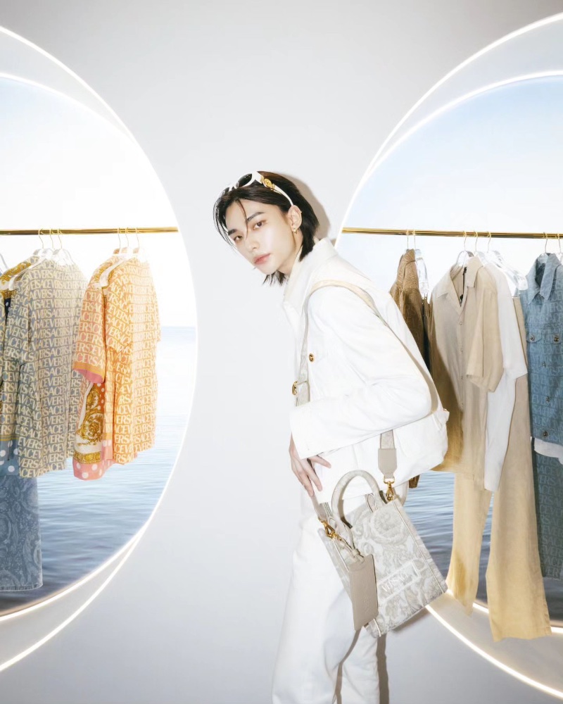 Stray Kids' member Hyunjin wears Versace denim in white. » Hyunjin for Versace: Global Brand Ambassador Stray Kids' member Hyunjin wears Versace denim in white.