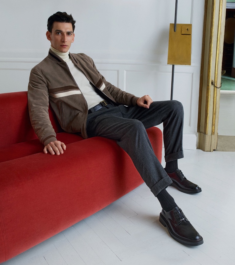 French model Thibaud Charon appears in Tod's pre-fall 2023 campaign. » Tod's Pre-Fall 2023 Campaign: Classic Italian Style French model Thibaud Charon appears in Tod's pre-fall 2023 campaign.